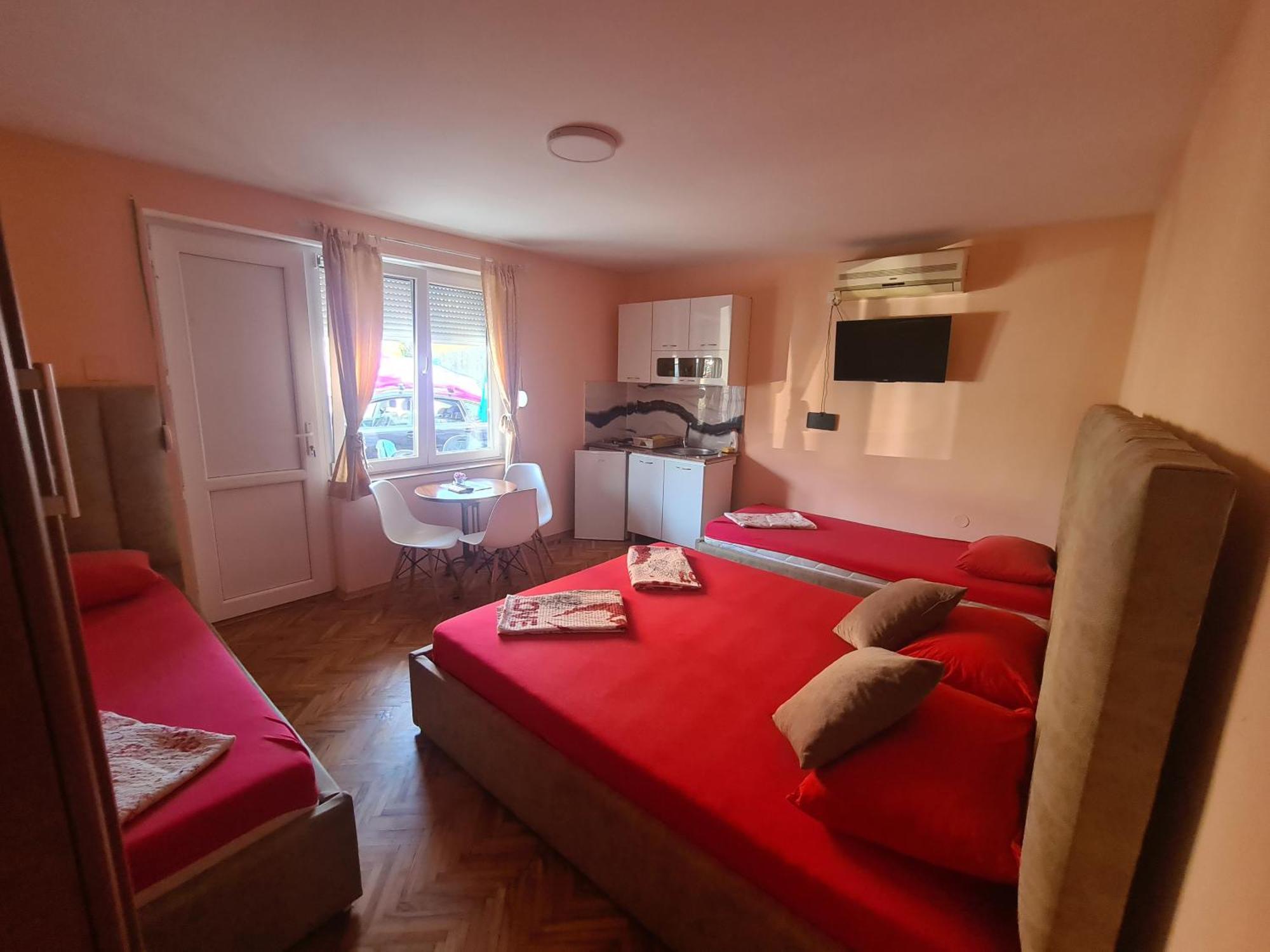 Apartments Bulatovic بار الغرفة الصورة